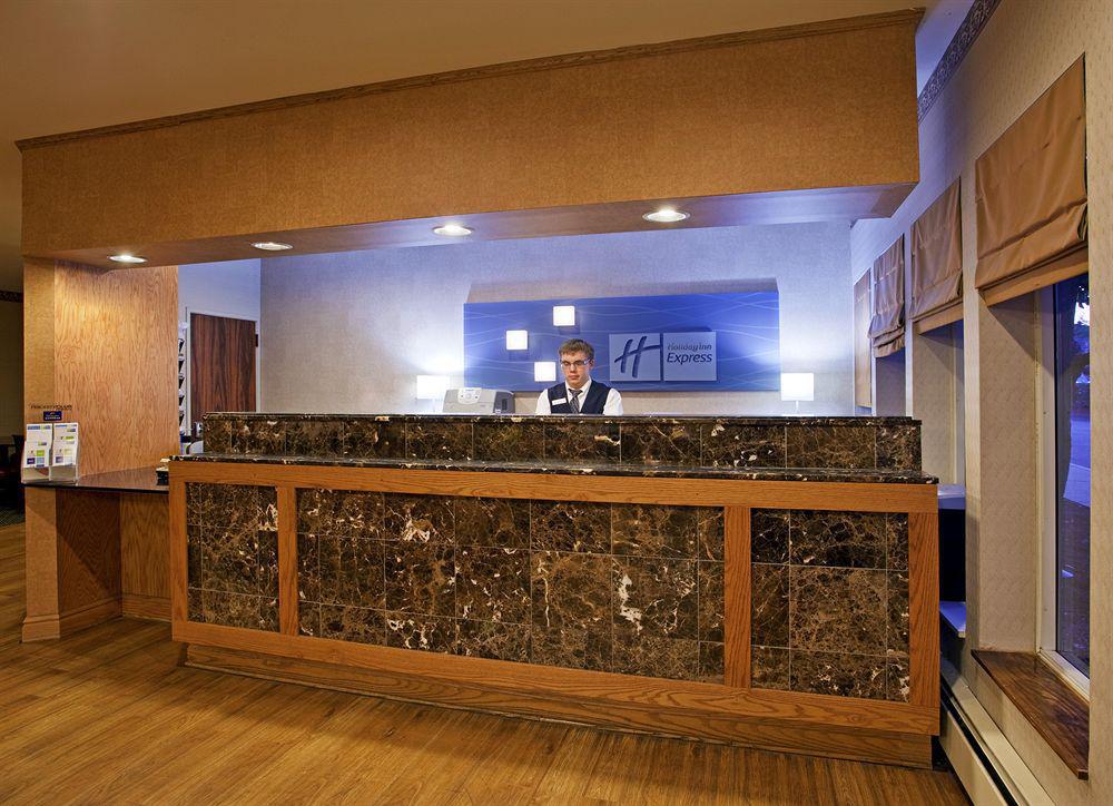 Holiday Inn Express Hotel & Suites Pittsburgh Airport, An Ihg Hotel Robinson Township  Interior photo
