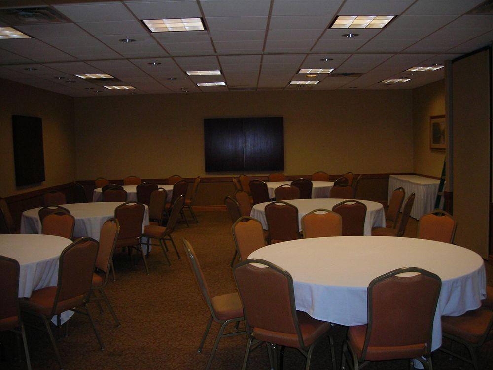 Holiday Inn Express Hotel & Suites Pittsburgh Airport, An Ihg Hotel Robinson Township  Facilities photo